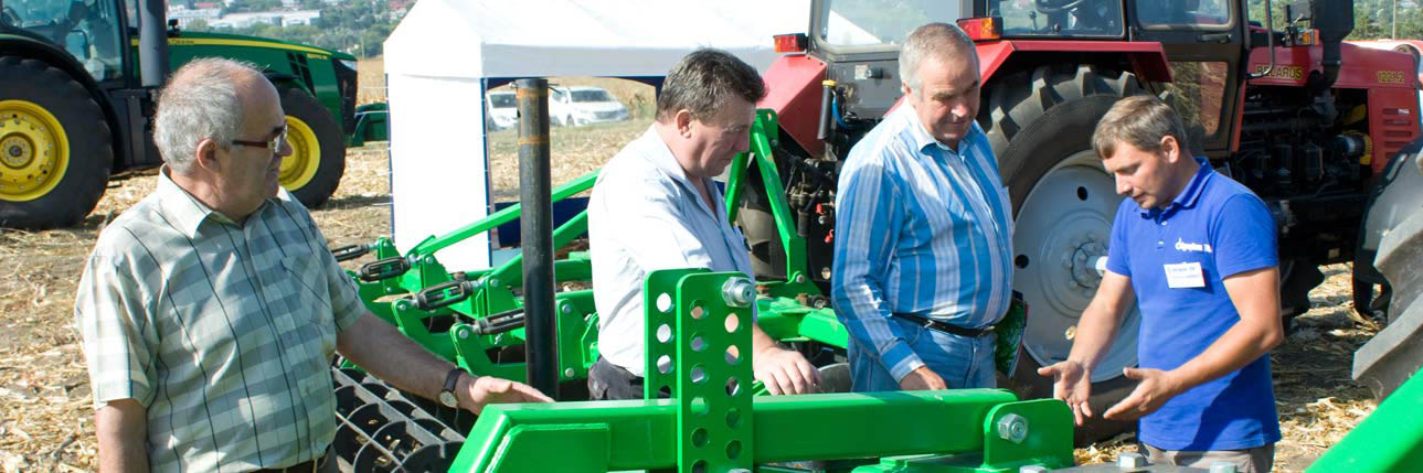Тракторы МТЗ и навесная технику Велес Агро на фестивале кукурузы